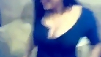 Desi Aunty'S Leaked Video In Indian Hostel Room