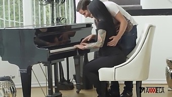 Jack Escobar, A Piano Tutor From Mexico, Seizes The Opportunity And Delivers An Outstanding Performance With Katrina Jade!