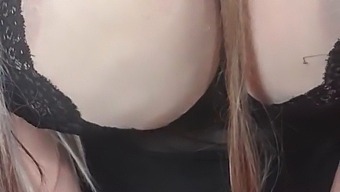 수지는 섹스 토이 컬렉션을 선보이며, 어떤 섹스 토이를 가장 좋아하시나요?