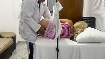 Một Người Chồng Tuyệt Đẹp Đầu Hàng Trước Sự Quyến Rũ Vô Đạo Đức Của Ob-Gyn Với Thuốc Kích Dục Trong Khu Vực Riêng Tư Của Cô, Dẫn Đến Bị Quay Trên Camera Trong Khi Bị Hãm Hiếp Như Một Con Điếm.
