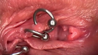 Intenso Primer Plano De Mi Coño Y Clítoris Perforados, Llevando A Autocunnilingus Y Eyaculación Interna