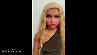 Boneka Seks Muda Yang Cantik Dan Menggemaskan Bergabung Dengan Saya Untuk Seks Yang Penuh Gairah
