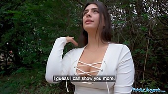 Tru Kait Disfruta De Un Apasionado Paseo Al Aire Libre Con Un Agente Bien Dotado