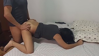 Odsotnost Mojega Zakonca Vodi Do Nezaželenega Spolnega Srečanja Soseda V Mojem Bivališču