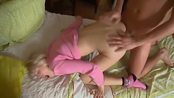 Amateur Stepsister Gets Intense Anal Pounding From Big Cock